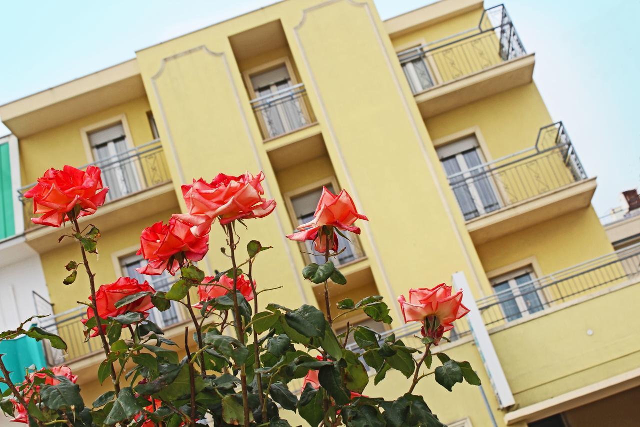Hotel Villa Aurora Bellaria-Igea Marina Ngoại thất bức ảnh